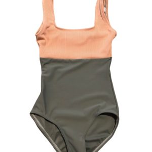 Elizabeth YS: gray and ribbed blush