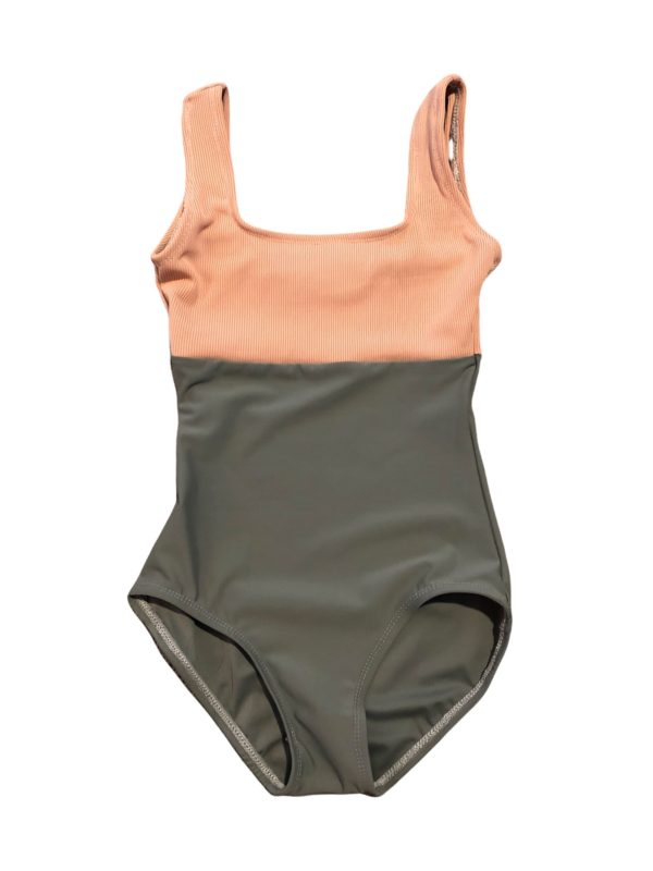 Elizabeth YS: gray and ribbed blush